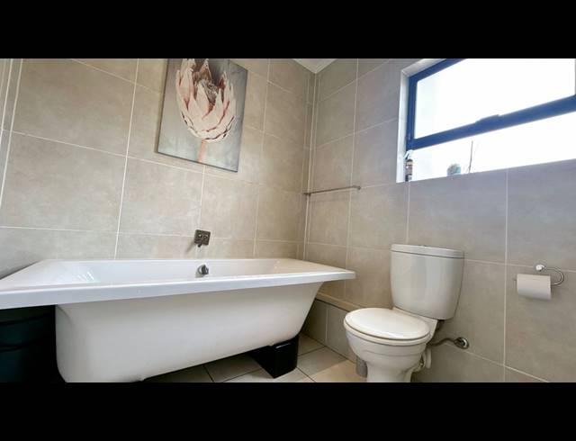 2 BEDROOM APARTMENT FOR SALE IN OAKDENE